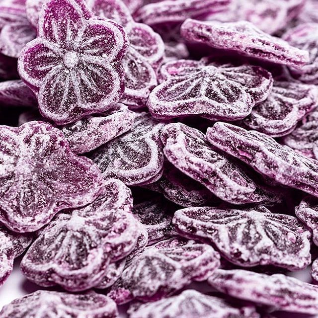 Bonbon a la violette vendu en poche de 100 gr